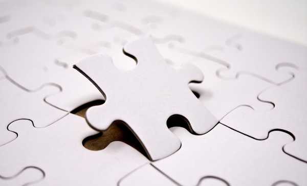 Lasik flap locks in place like a puzzle piece