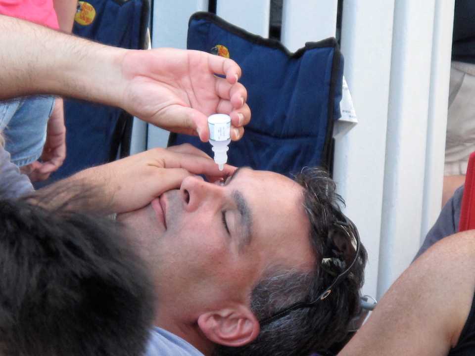 How To Put Eye Drops In Eyes