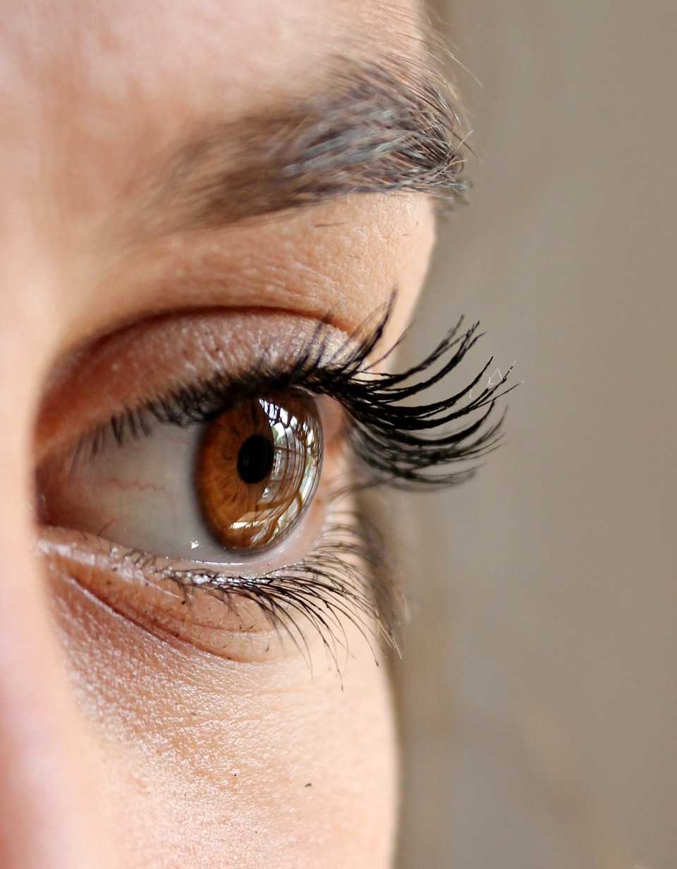 How To Get Thick And Full Eyelashes With Latisse